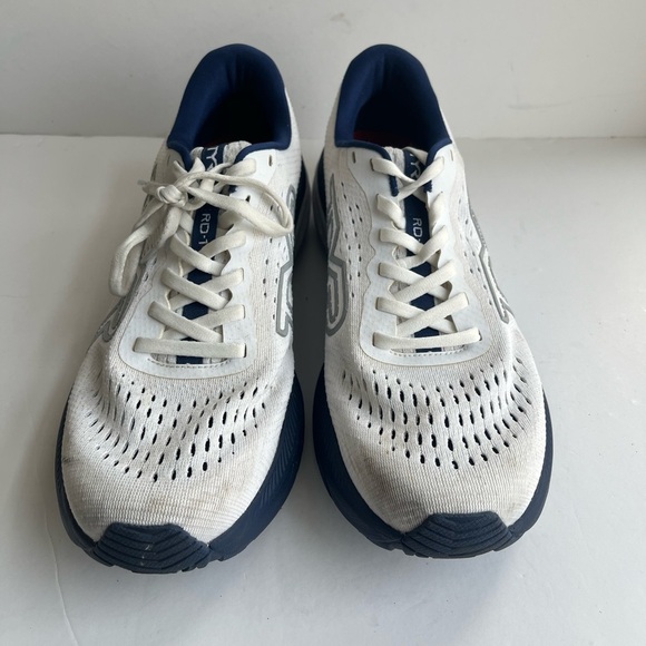 Athletic_Shoes